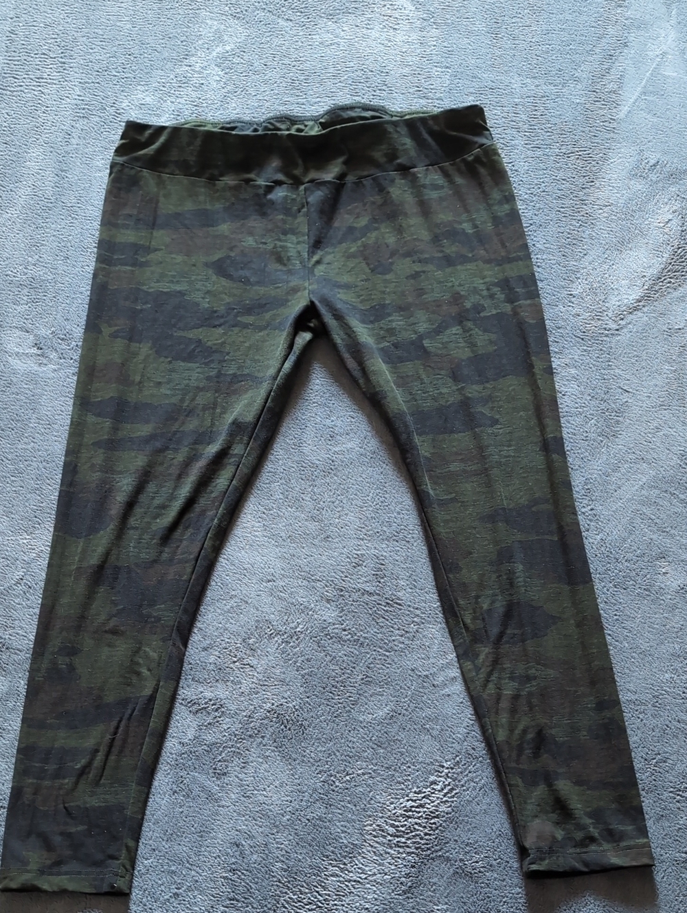 Time and Tru Olive Green and Black Camo Leggings